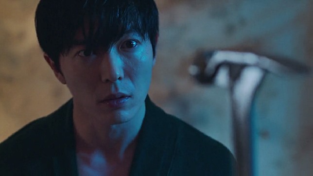 Crazy Love Episode 1 Lee Shin-ah and hammer