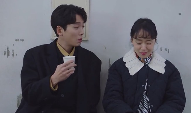 Crash Course in Romance Episode 12 Nam Haeng Seon and Choi Chi Yeol at the market drinking coffee