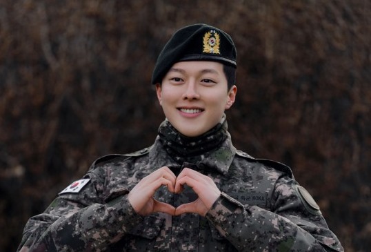 Jang Ki Young in army uniform