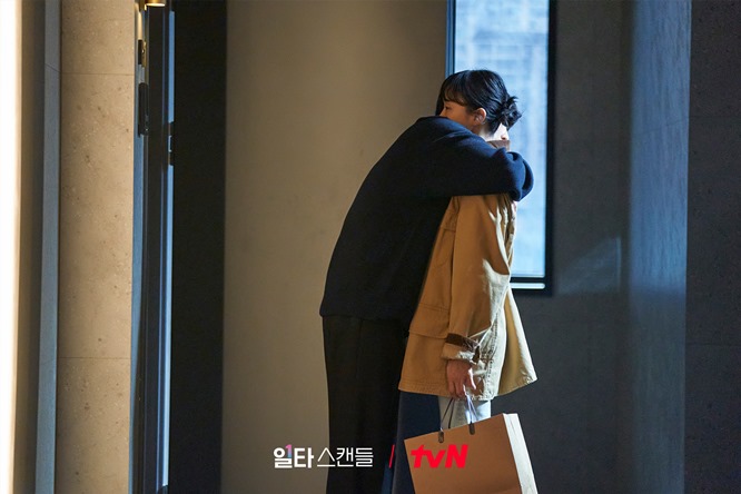 Choi Chi Yeol hugs Nam Haeng Seon in Crash Course in Romance Episode 15