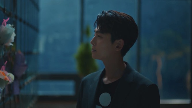 Crash Course in Romance Episode 2 Choi Chi Yeol visiting Jeong Su Hyeon's urn