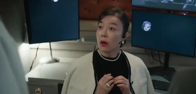 Choi Hwa Jung in Stealer The Treasure Keeper Episode 11