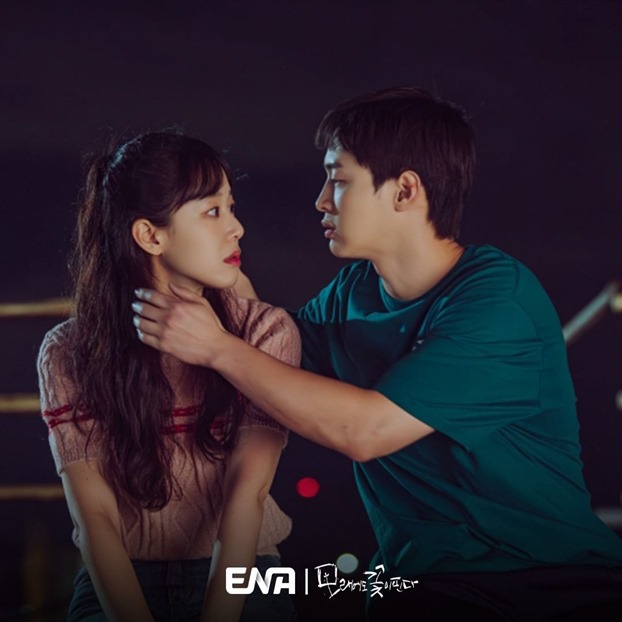 Like Flowers in Sand Episode 8