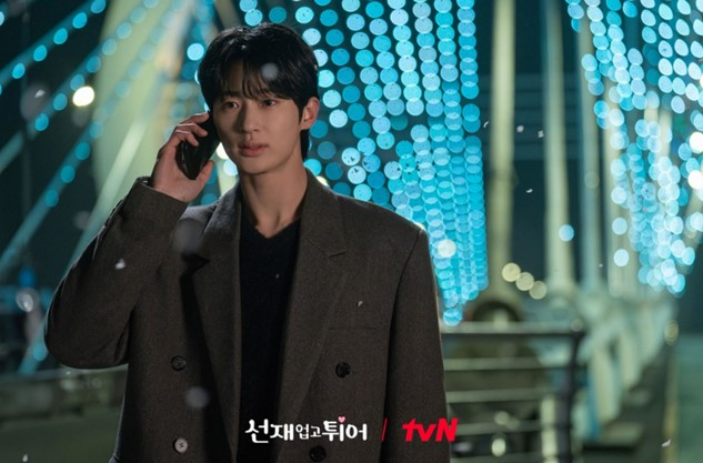 lovely runner Episode 7 on Han Bridge