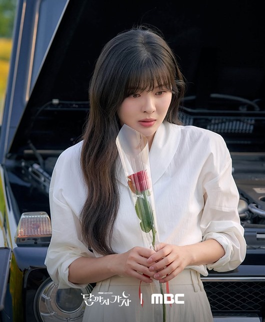 Jiwoo's proposal in to the moon episode 11