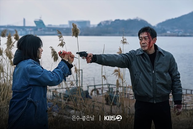 Still from walking on thin ice episode 12