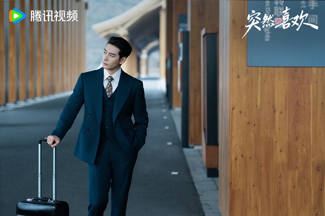 Chen Xing Xu in My Page in the 90s still - at the airport arriving back from Italy