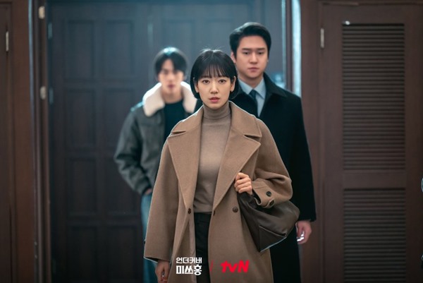 Park Shin Hye episode 15 of K-drama Undercover Miss Hong