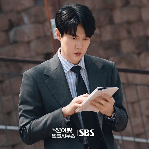 Yoo Yeon Seok in Phantom Lawyer Episode 1