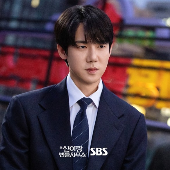 Yoo Yeon Seok in Phantom Lawyer