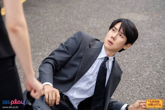 Phantom Lawyer Episode 8 still of