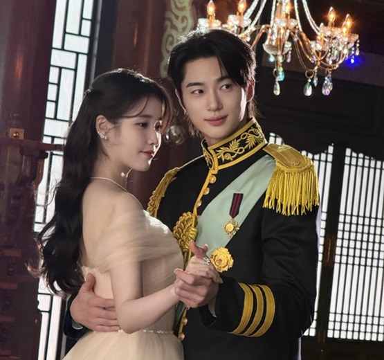 Stars of perfect crown drama